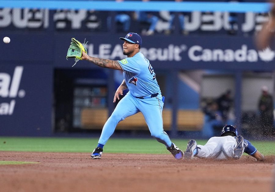 Blue Jays place 2B Lenyn Sosa (wrist) on 10-day injured list