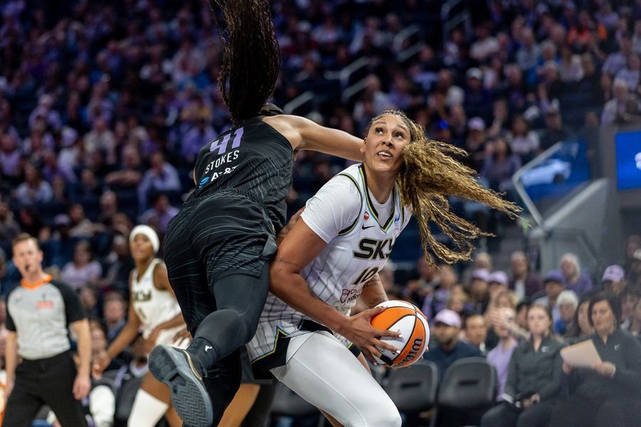 WNBA: Chicago Sky at Golden State Valkyries
