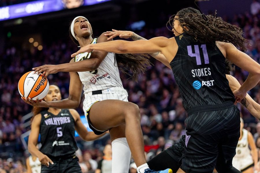 WNBA: Chicago Sky at Golden State Valkyries