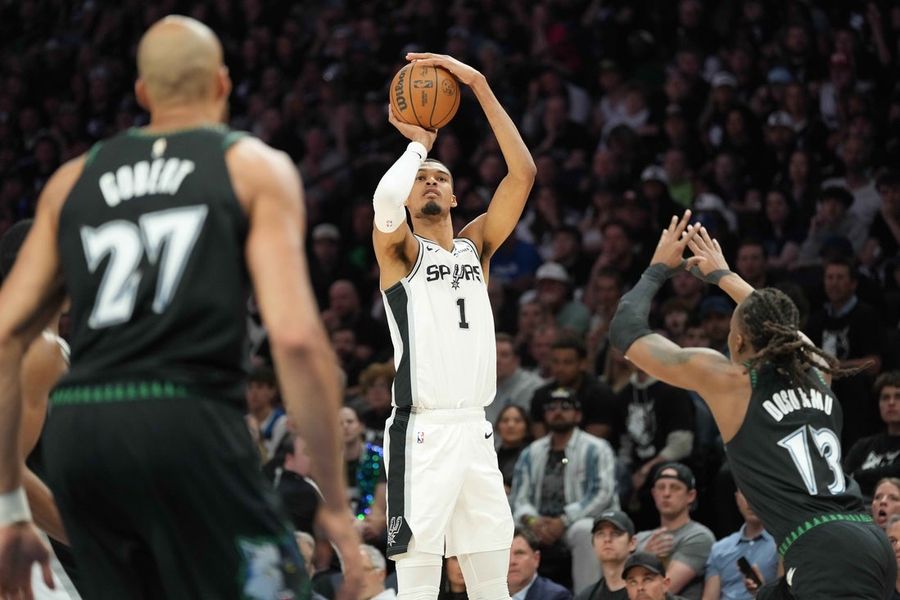 NBA: Playoffs-San Antonio Spurs at Minnesota Timberwolves