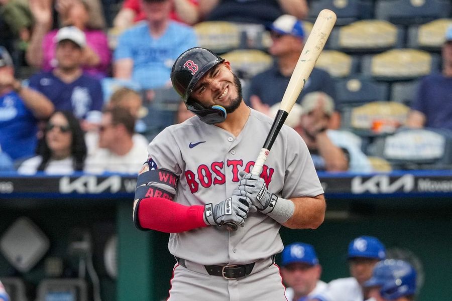 Red Sox scratch RF Wilyer Abreu with leg swelling