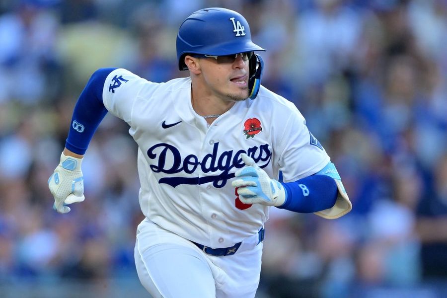 Dodgers place IF Kike Hernandez (oblique) on IL, recall Alex Freeland