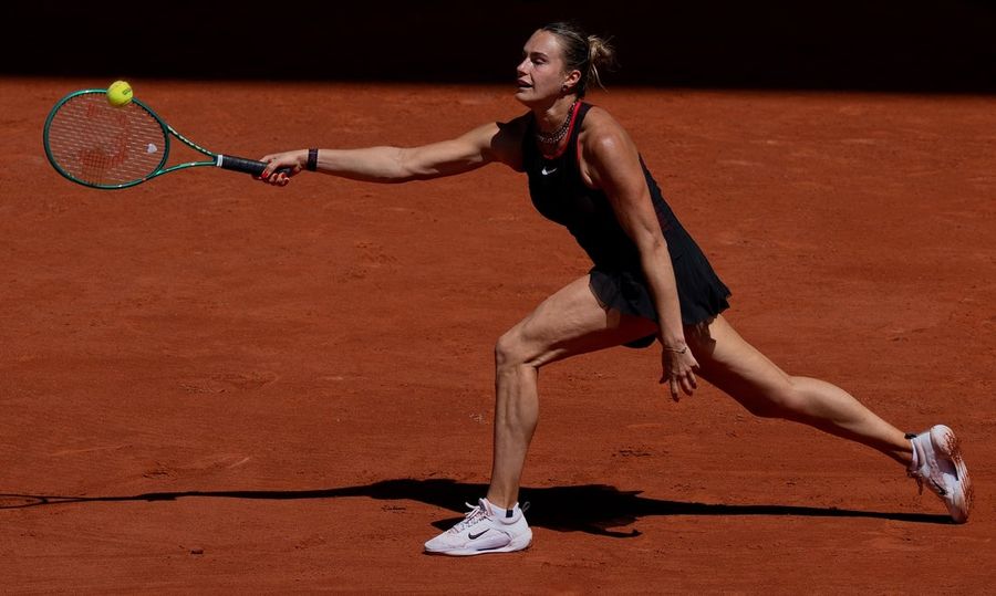 Aryna Sabalenka, Coco Gauff charge into French Open 3rd round