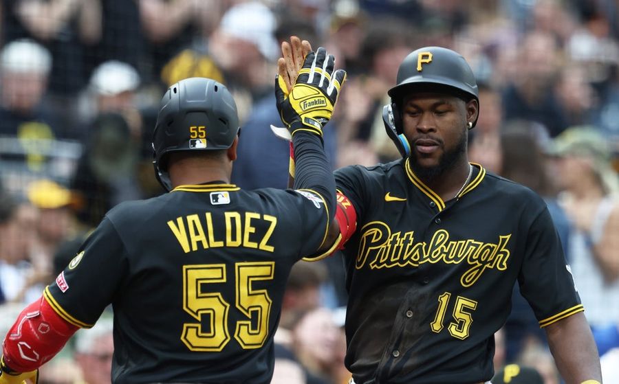 Pirates post 12 runs, 15 hits in Cubs' 10th straight loss