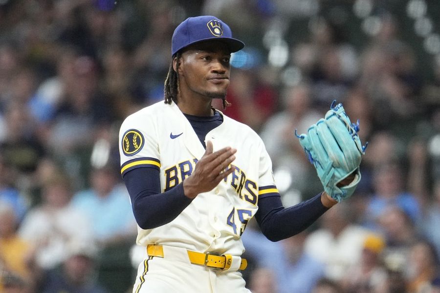 Brewers manager on Abner Uribe's gesture: 'Unacceptable'