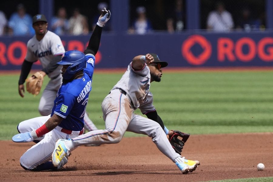 Kazuma Okamoto's 6th inning homer lifts Jays over Marlins