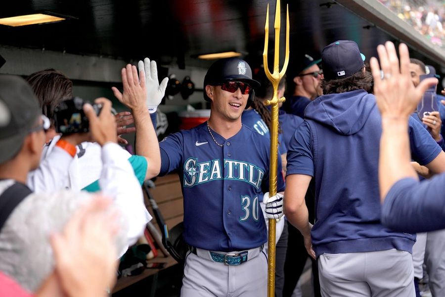 Rob Refsnyder, Julio Rodriguez help Mariners pound Athletics