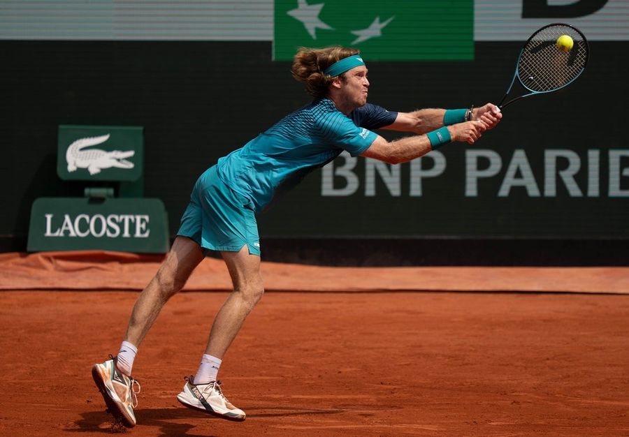 ATP Roundup: Top two seeds breeze into Estoril Open quarterfinals