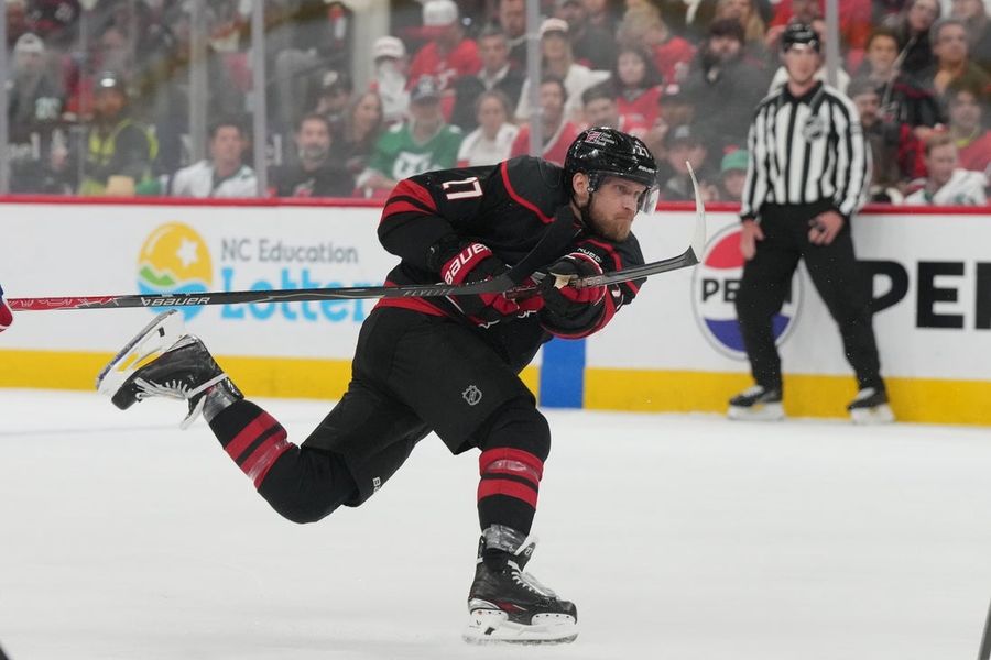 Las casas de apuestas dan a los Hurricanes como favoritos para levantar la Copa Stanley.