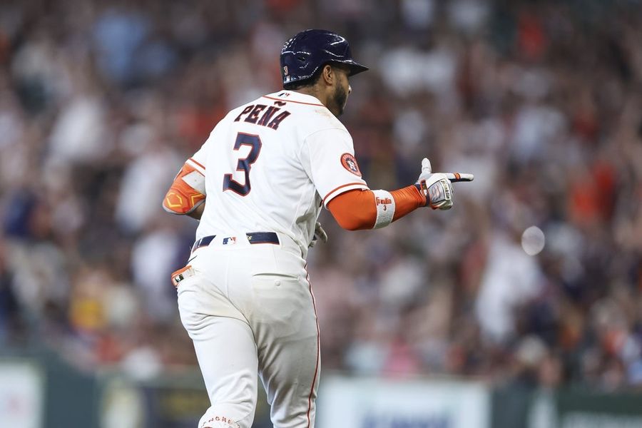 Astros usam rebatedores ativos para esfriar o jogo contra os Brewers.