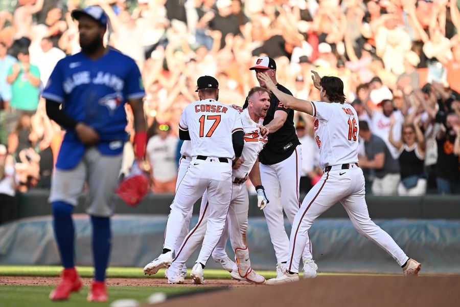 Orioles e Blue Jays se preparam para o desfecho de uma série dramática de viradas no final das partidas.