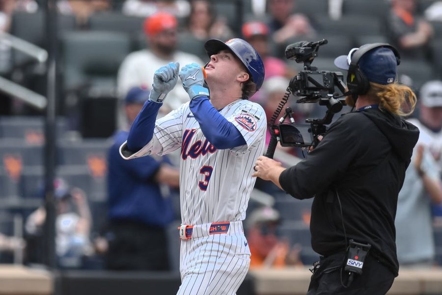 Os Mets acertaram três home runs e completaram a varrida sobre os Marlins.