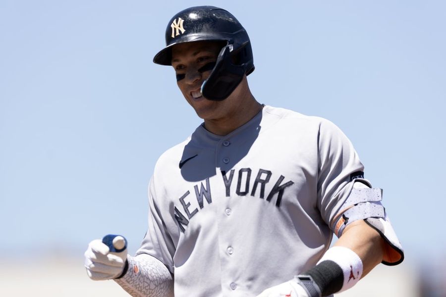 Aaron Judge, astro dos Yankees, está fora da escalação devido a uma contusão óssea.