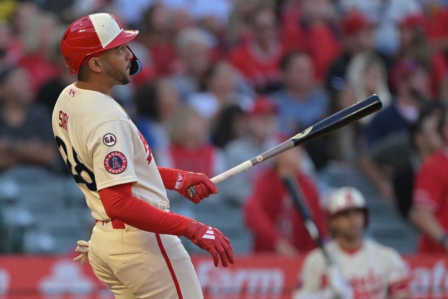 Os Rockies reagem, marcam a corrida da vitória na 9ª entrada e superam os Angels.