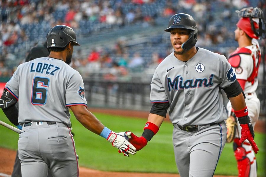 Los Marlins conectan 3 jonrones consecutivos en su camino a la victoria sobre los Nacionales.