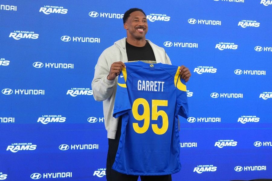 Reports: Rams rework Myles Garrett contract into pay raise for 2026