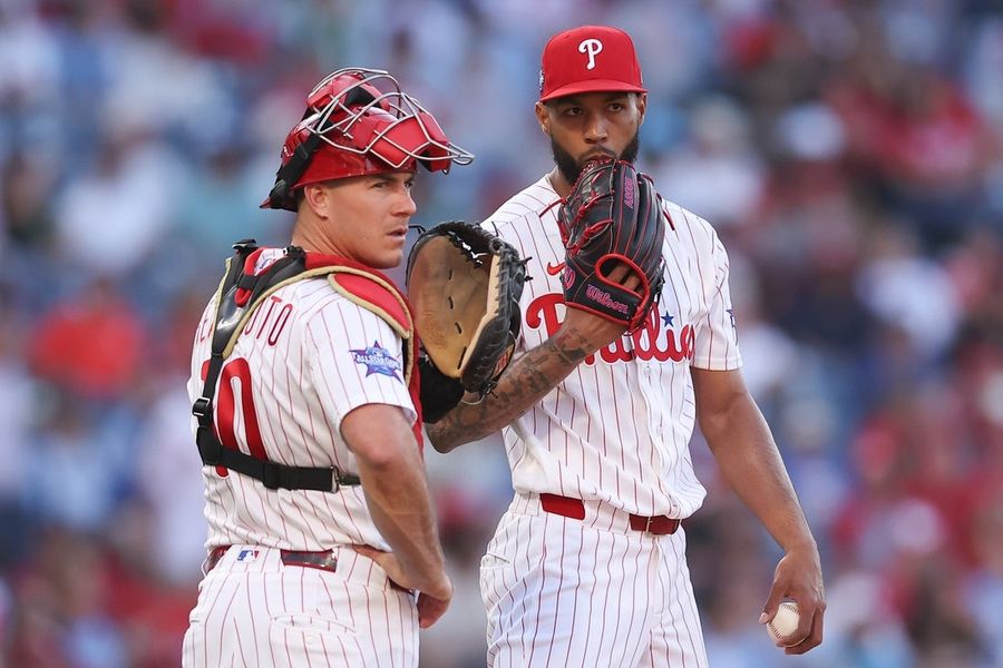 La racha sin anotar de Cristopher Sánchez terminó, pero los Phillies vencieron a los Padres.