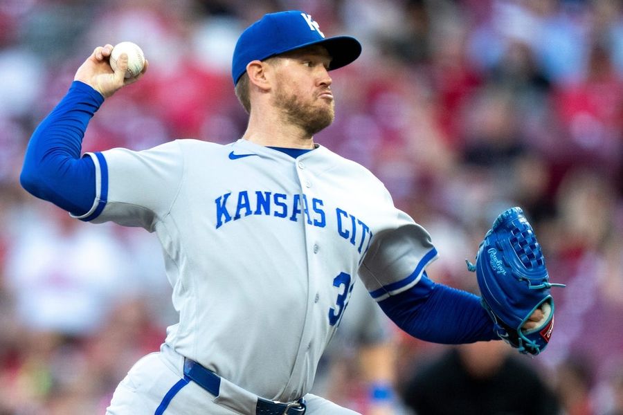 Royals RHP Stephen Kolek (flexor) hurt on rehab assignment, placed on IL