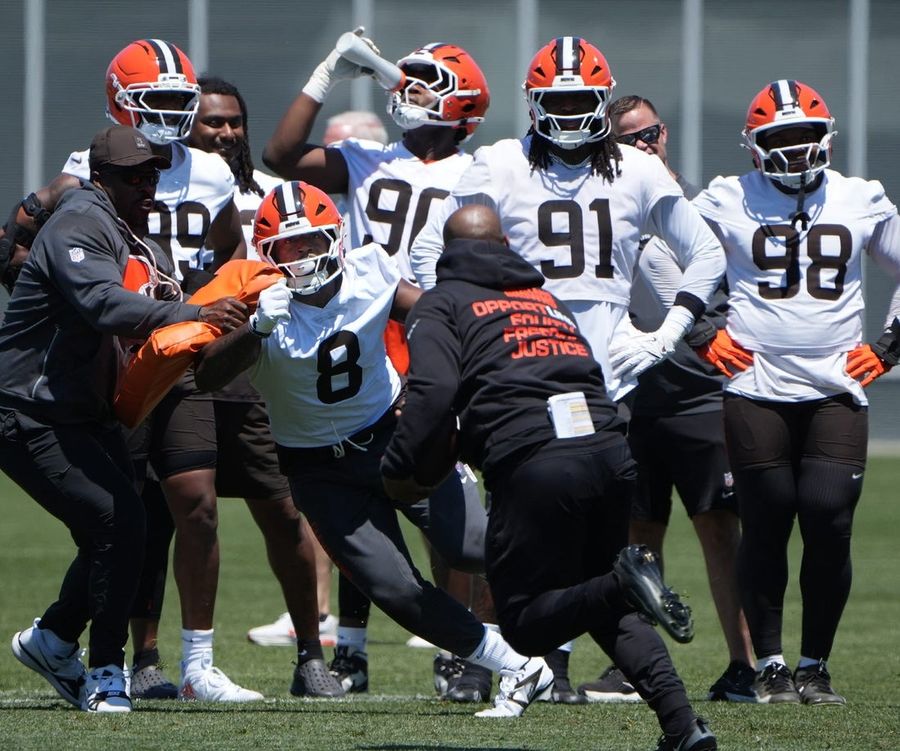 Browns' Jared Verse focused on 'best version of me,' not replacing Myles Garrett