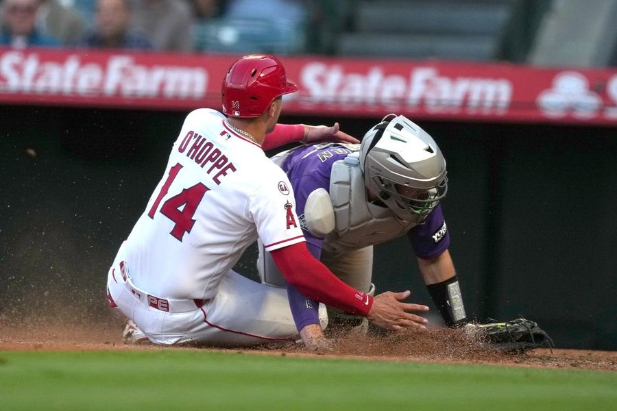 Los Angels consiguen 16 hits para ganar el último partido de la serie contra los Rockies.