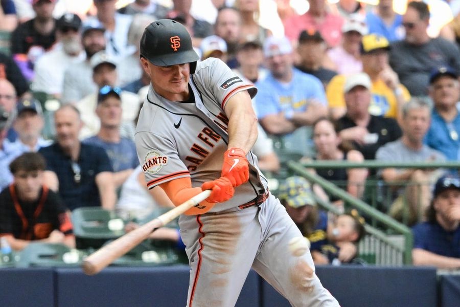 Los Giants consiguen 20 hits y derrotan a los Brewers 12-9.
