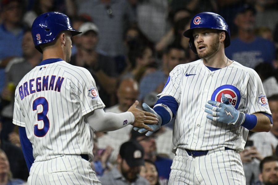 Los Cubs remontan una desventaja de 5 carreras y superan a los A's con 4 carreras en la novena entrada.