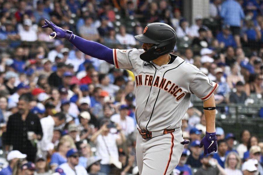 Giants bash seven home runs to crush Cubs