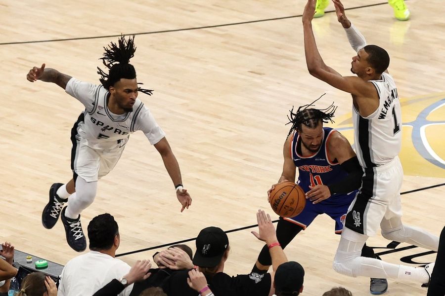 Los Knicks recurren a la madurez y la garra para llevarse dos victorias en San Antonio.