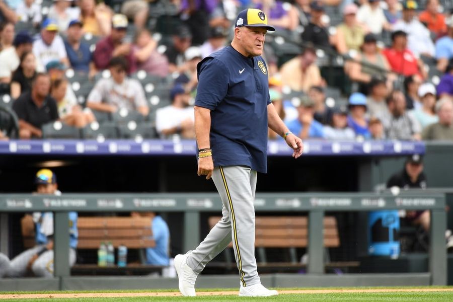 O técnico do Brewers, Pat Murphy, será submetido a uma cirurgia nas costas na quinta-feira.