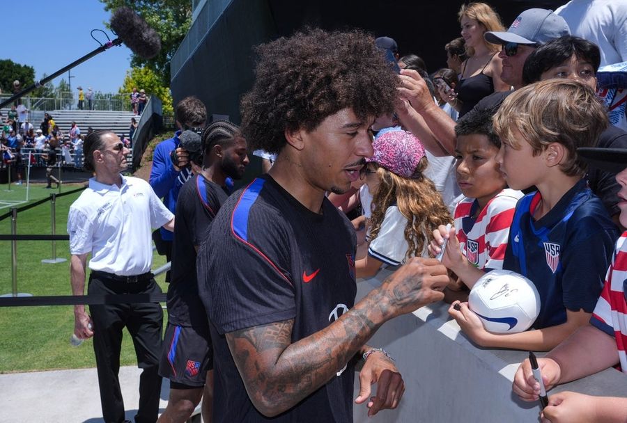 Defender Chris Richards returns to USMNT practice
