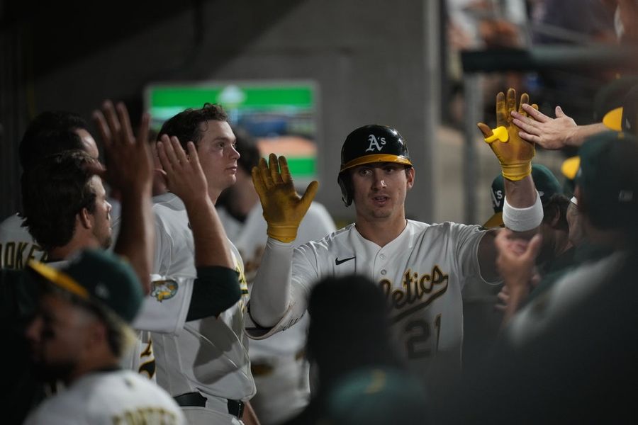 A's continue HR barrage against Brewers to even series