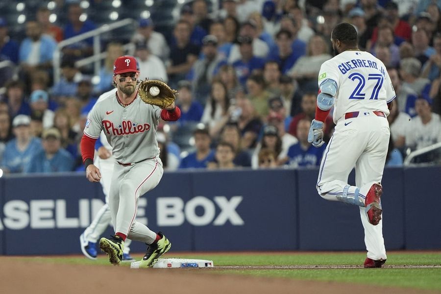 Brandon Valenzuela, Blue Jays rally past Phillies in ninth