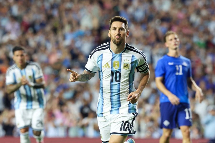 Lionel Messi eyes history as Argentina begin Cup defense vs. Algeria