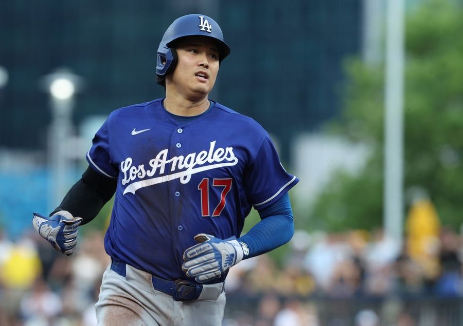 Dodgers manager: Concern over Shohei Ohtani's knee 'not high'