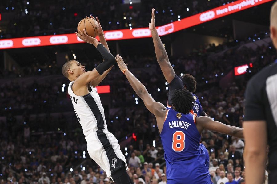 Los Spurs fichan a Victor Wembanyama por 5 años y 252 millones de dólares, según los informes.
