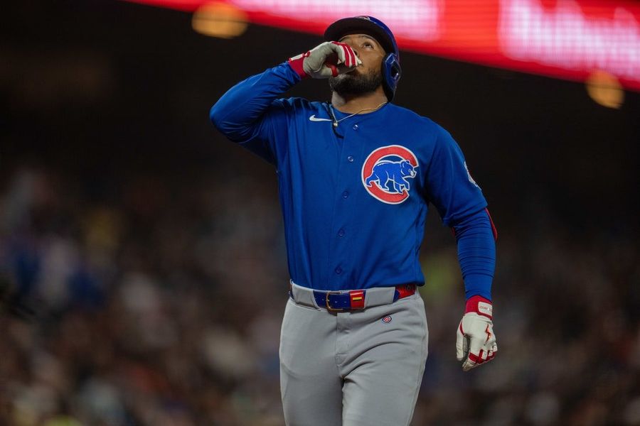 Cubs score early, often in taking down Giants