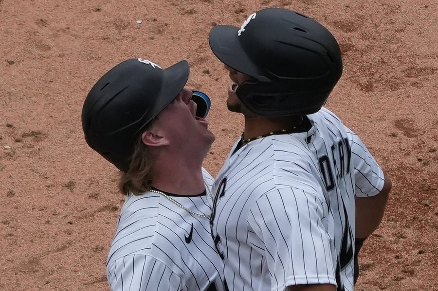 White Sox score six in sixth to swipe series from Dodgers
