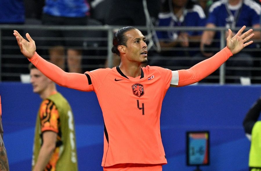 Netherlands captain Virgil van Dijk criticizes World Cup water breaks