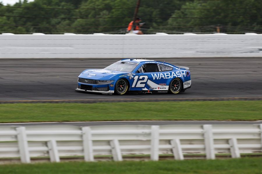 Ryan Blaney wins Atlanta pole, leads Team Penske front-row sweep