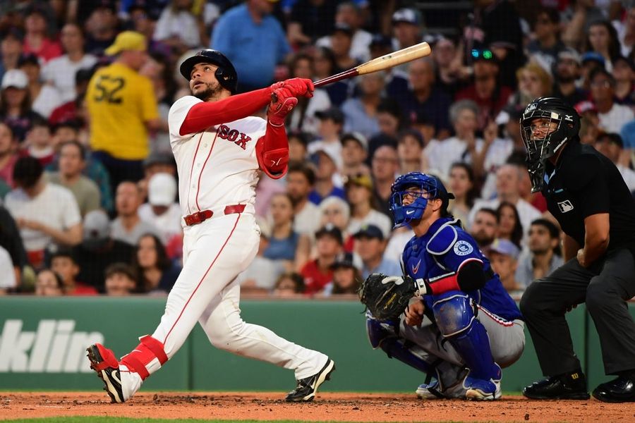Willson Contreras leva os Red Sox à vitória na série contra os Blue Jays.