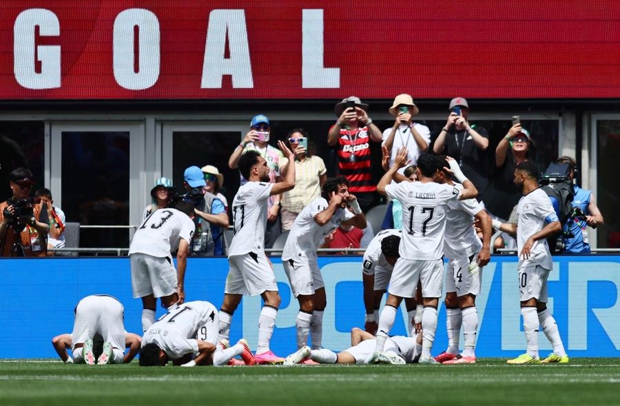 Bélgica evita la sorpresa de Egipto con un autogol.