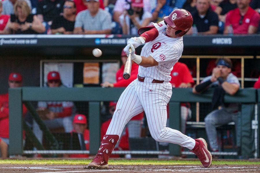 Un lanzador novato guía a Oklahoma a la victoria sobre Georgia, número 3 del ranking, en la Serie Mundial de la MCWS.