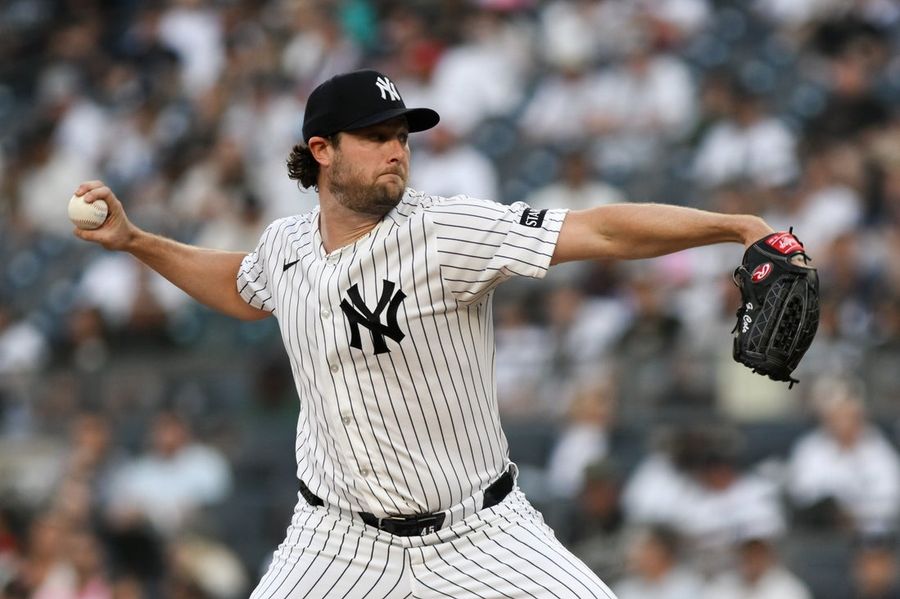 Struggling Yankees look to end Red Sox bid for third straight home win