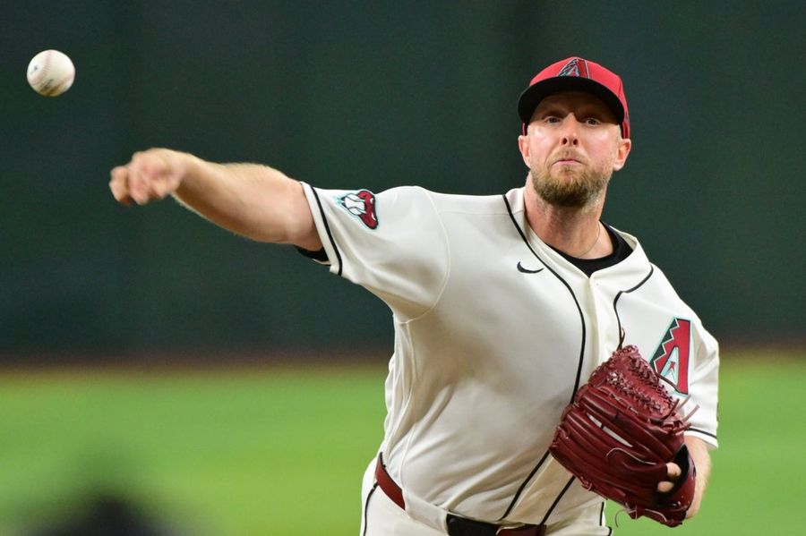 Merrill Kelly, dos D-backs, se esforça para interromper a sequência negativa na estreia contra os Cardinals.