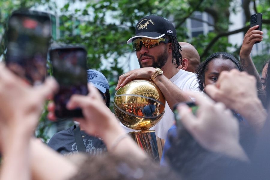 53 years of waiting ends in glory at Knicks' championship parade