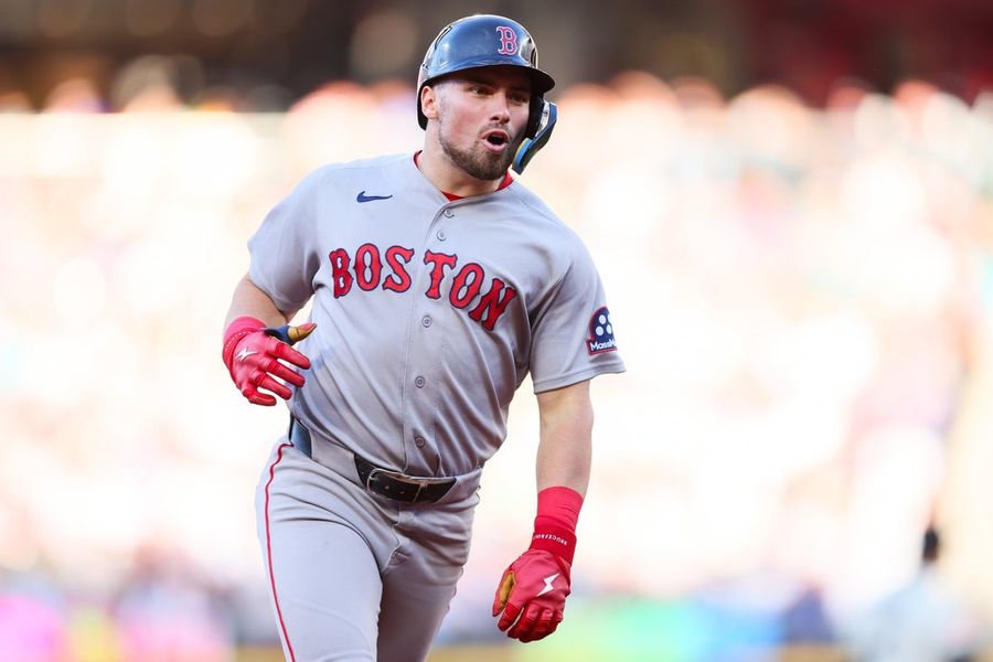 Red Sox 3B Caleb Durbin injures pinky, out vs. Rockies