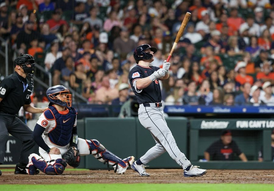A atuação brilhante de Travis Bazzana impulsiona os Guardians à vitória sobre os Astros.