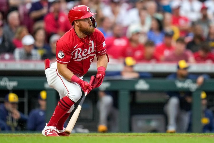 Reds place OF Blake Dunn on IL; Suarez, De La Cruz banged up vs. Pirates