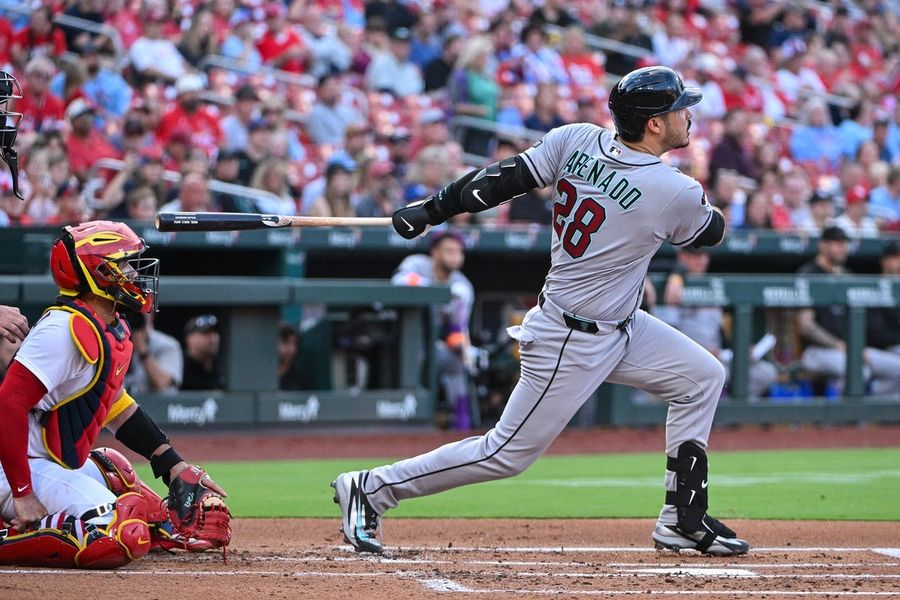 Nolan Arenado impulsa la remontada en la novena entrada y los Diamondbacks vencen a los Cardinals.