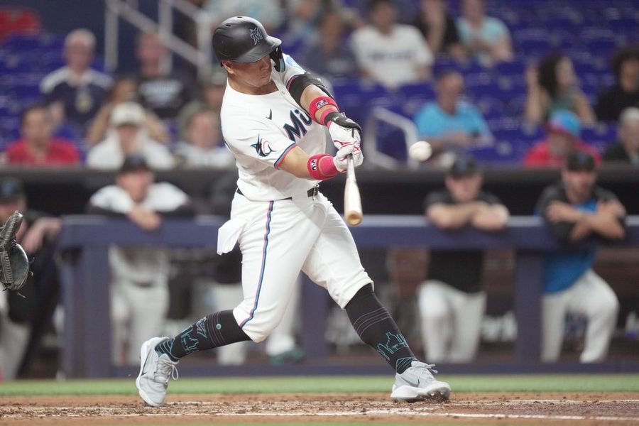 Sandy Alcántara establece el récord de ponches de los Marlins en su carrera en la victoria sobre los Rangers.
